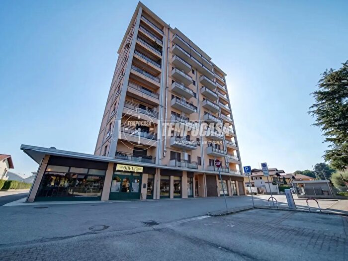 Appartamento trilocale in vendita in Via Torino, Oggiona Con Santo Stefano