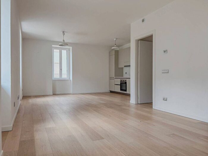 Appartamento trilocale in affitto in Via Bergognone, Solari, Milano