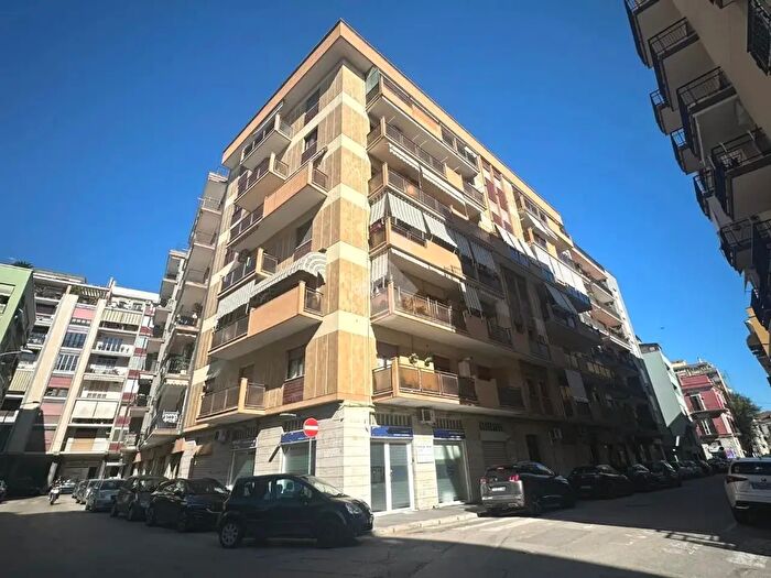 Appartamento con 5 locali in vendita in Via Raffaele Girondi, Barletta