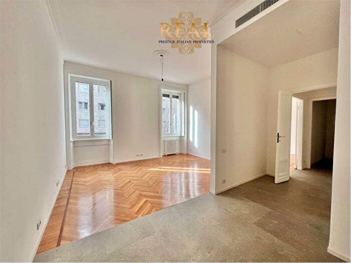 Appartamento trilocale in affitto in Duomo, Milano