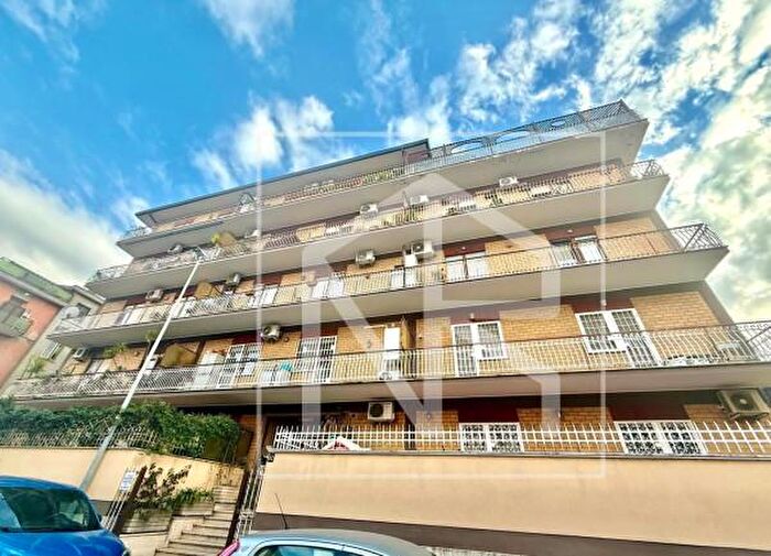 Appartamento trilocale in vendita in Via Giacinto Martorelli, Roma