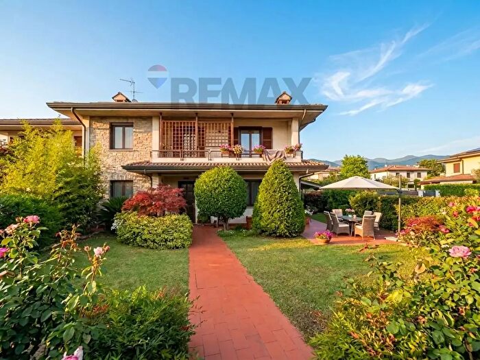 Casa quadrilocale in vendita in Via SPellico, Mazzano