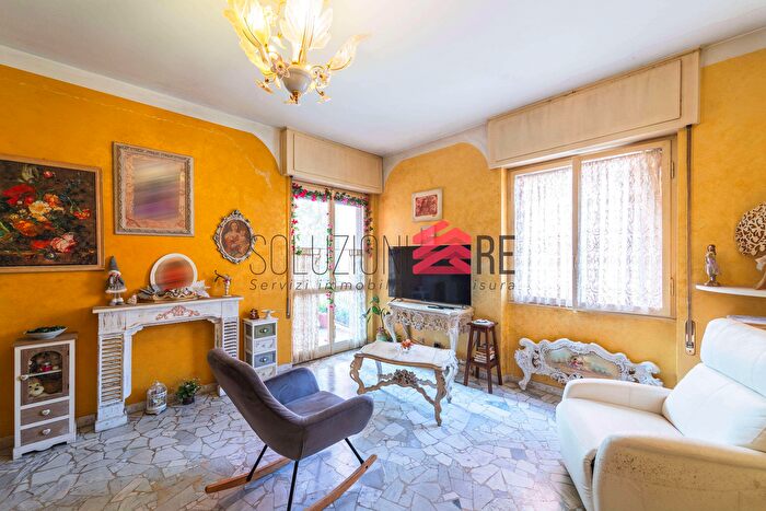 Appartamento quadrilocale in vendita in Viale Giulio Cesare, Novara