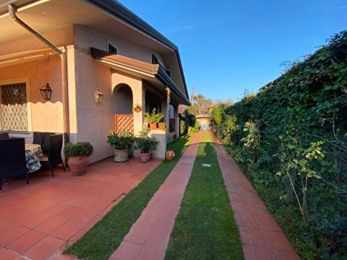 Casa con 5 locali in affitto in Via F Donati, Forte Dei Marmi