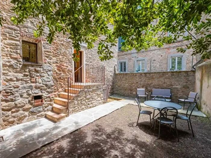 Appartamento quadrilocale in vendita in Via Ghibellina, Cortona
