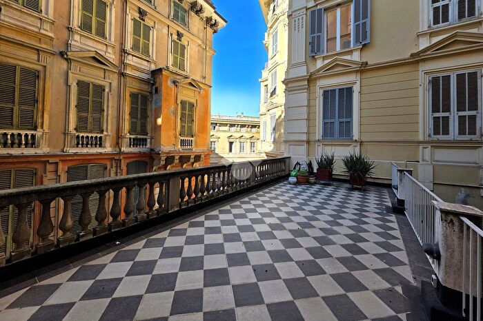 Appartamento con 6 locali in vendita in Via Edilio Raggio, Genova