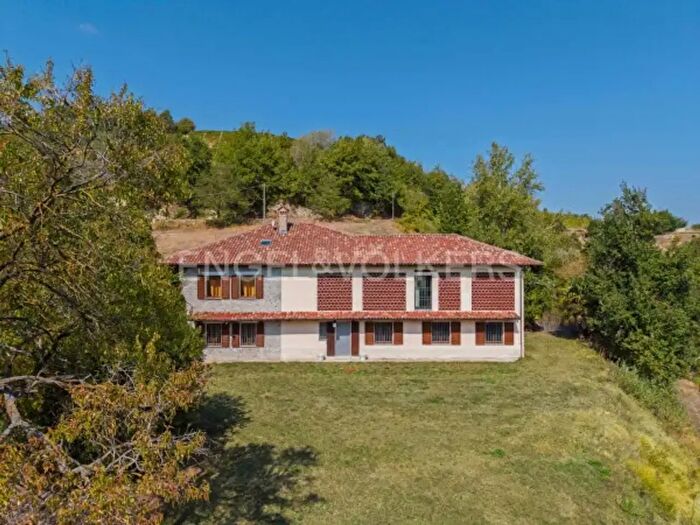 Casa con 6 locali in vendita in Località Seirole, Santo Stefano Belbo