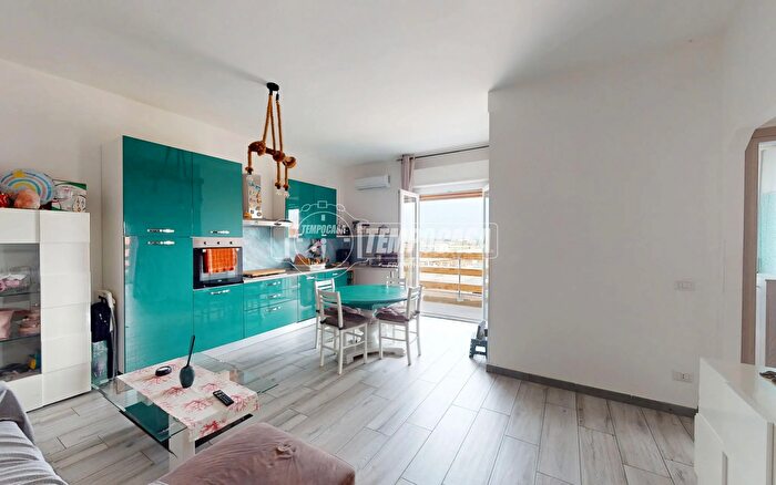 Appartamento trilocale in vendita in Via Benedetto Croce, Ladispoli