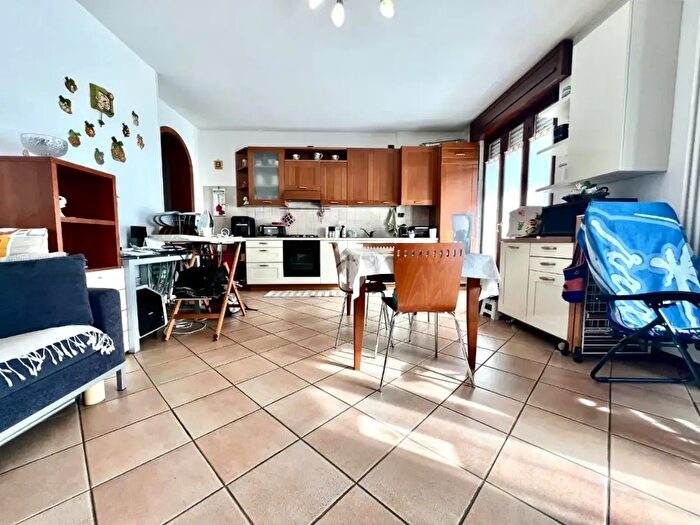 Appartamento trilocale in vendita in Via Solferino, Verona