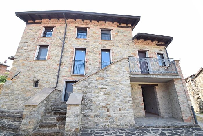 Casa con 5 locali in vendita in Lugagnano Val DArda