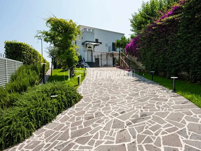 Casa quadrilocale in vendita in Via San Gennaro Agnano, Pozzuoli