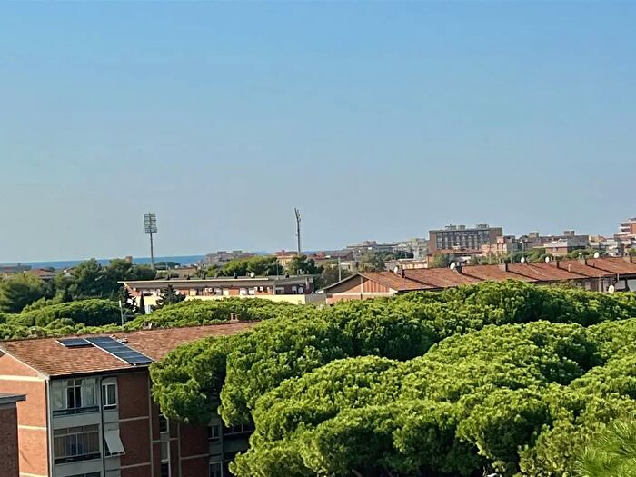 Appartamento trilocale in vendita in Via Bikonaki, Livorno