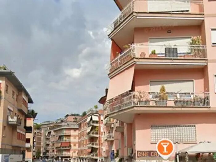 Appartamento trilocale in vendita in Via Alfredo Catalani, Roma