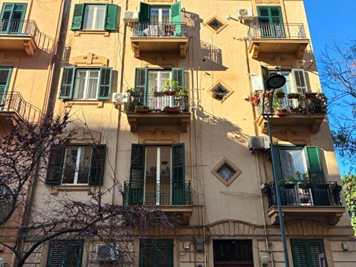 Appartamento trilocale in affitto in Via Vincenzo di Marco, Libertà Villabianca, Palermo