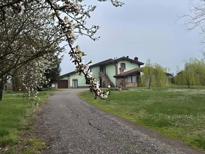 Casa con 11 locali in vendita in Via San Biagio, Borgonovo Val Tidone