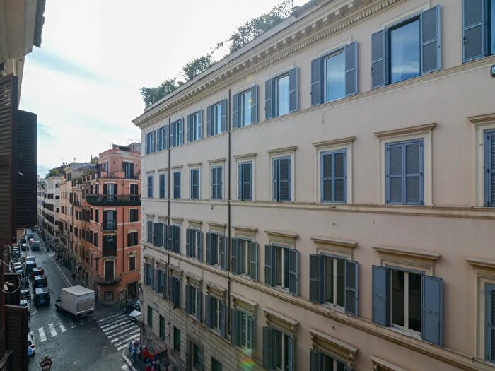 Appartamento trilocale in vendita in Via Sistina, Roma