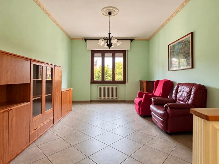 Appartamento con 5 locali in vendita in Via Medaglie d'Oro, Prato