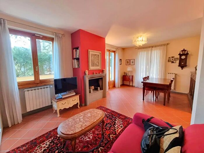 Casa con 6 locali in vendita in Lastra A Signa