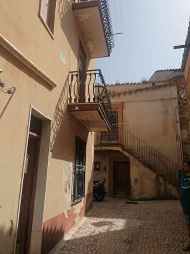 Casa con 6 locali in vendita in Sambuca Di Sicilia