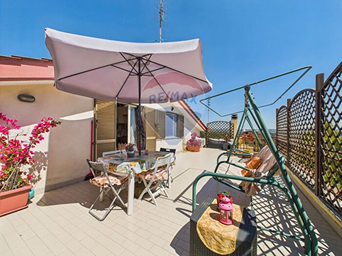 Appartamento trilocale in vendita in Via Eligio Possenti, Roma