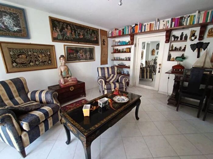 Appartamento con 5 locali in affitto in Neighbourhood Marina Di Massa Centro, Marina di Massa Centro, Massa