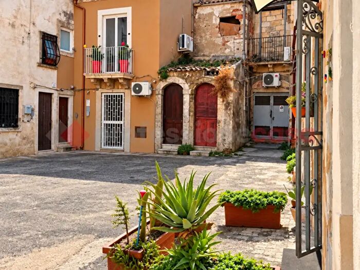 Appartamento bilocale in vendita in Largo dei Pescatori Snc, Siracusa