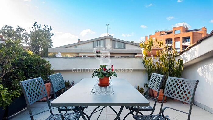 Appartamento con 8 locali in vendita in Via Ernesto Basile, Roma