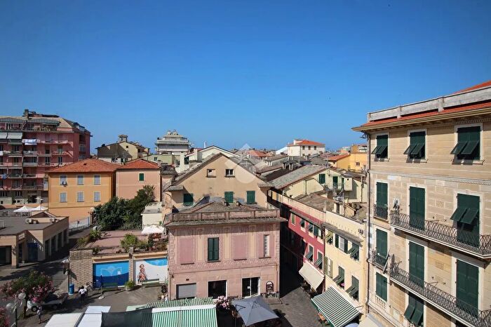 Appartamento quadrilocale in vendita in Via Roma, Lavagna