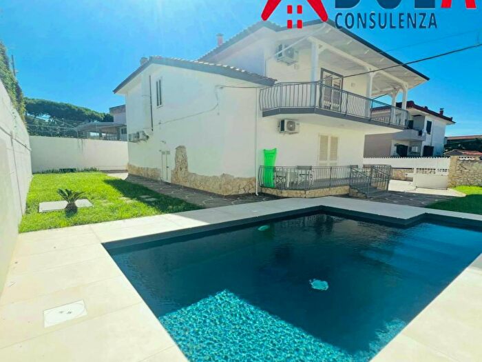 Casa quadrilocale in affitto in Via Lago Patria, Lago Patria, Giugliano in Campania