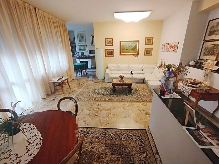 Appartamento con 10 locali in vendita in Via Fratelli Cortesi, Lugo