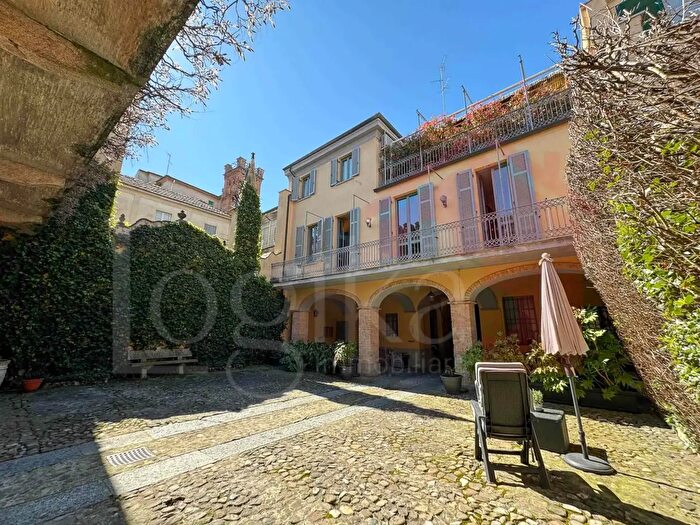 Casa con 14 locali in vendita in Via Bellocchio, Voghera