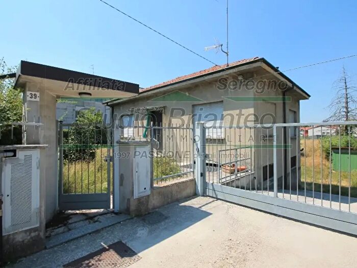 Casa quadrilocale in vendita in Via delle Cave, Meda