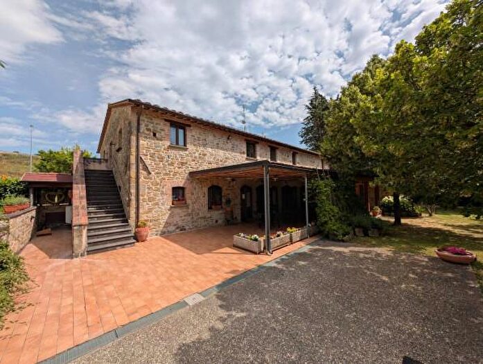 Casa con 6 locali in vendita in Valfabbrica