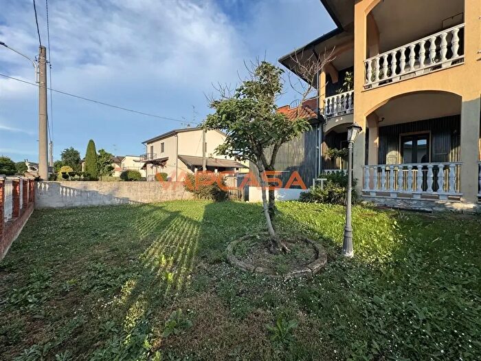 Appartamento trilocale in vendita in Via Donizetti, Roccafranca