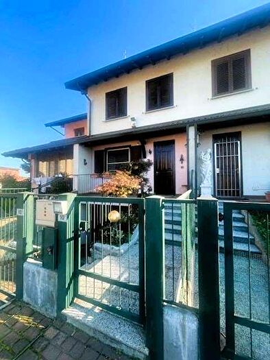 Casa quadrilocale in vendita in Novara