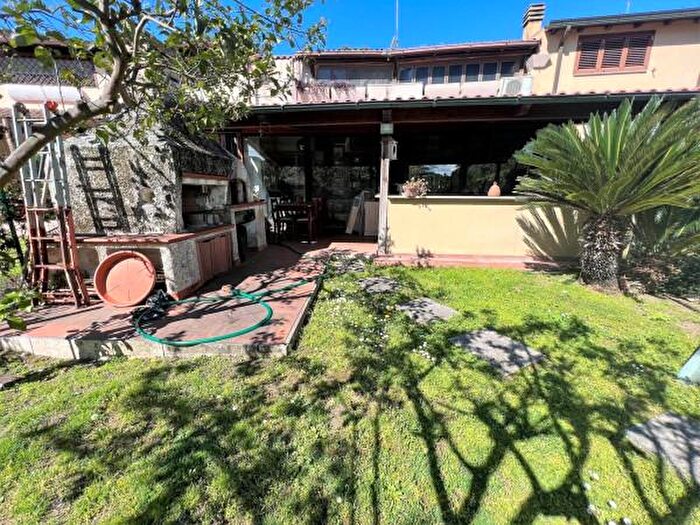 Casa con 6 locali in vendita in Piazza di Castel Fusano, Roma