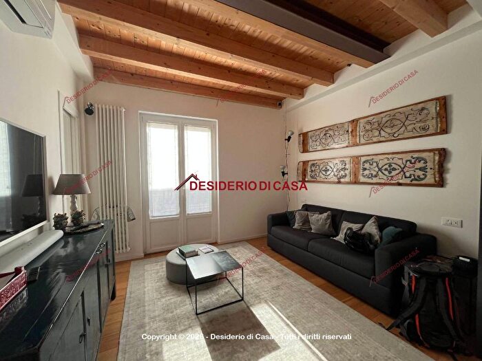 Appartamento trilocale in affitto in Via Butera, Kalsa, Palermo