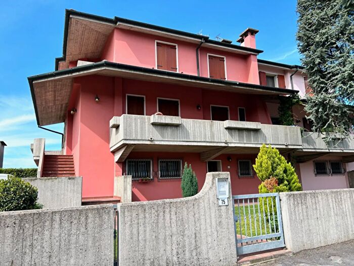 Casa con 5 locali in vendita in Castagnaro