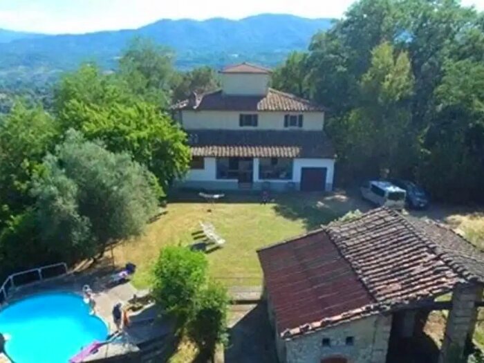 Appartamento con 7 locali in vendita in Reggello