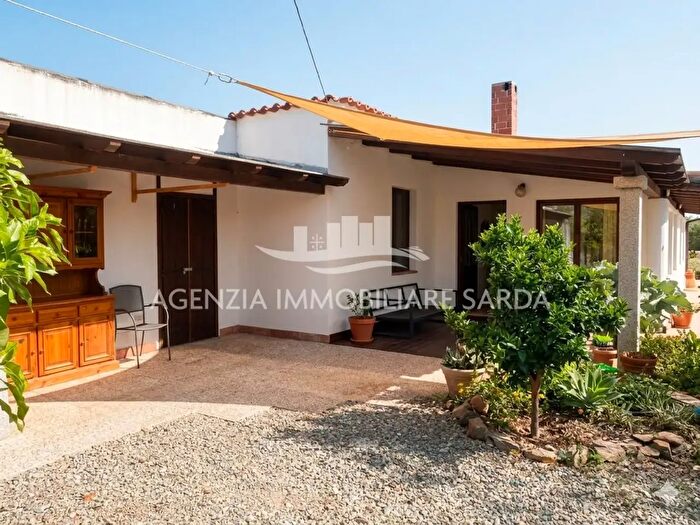 Casa con 6 locali in vendita in Jerzu