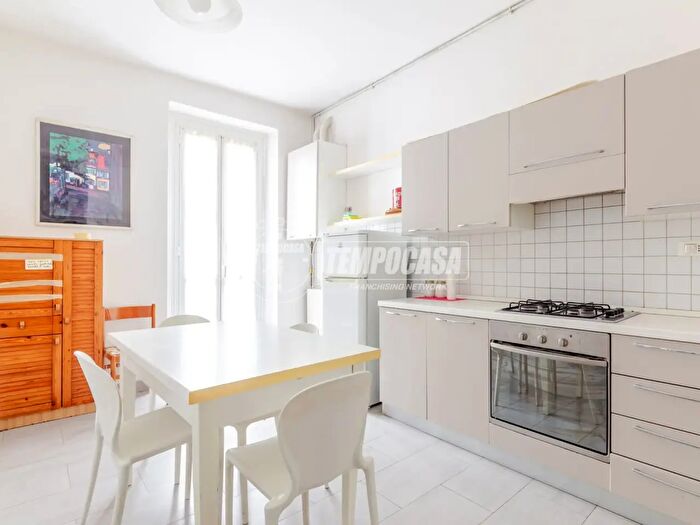Appartamento trilocale in affitto in Via Fratelli Bronzetti, Milano