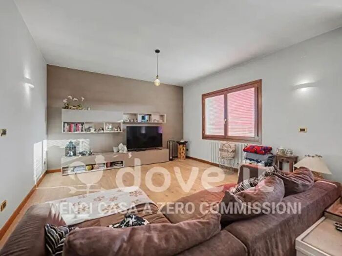 Casa con 6 locali in vendita in Via Venzone Snc, Vazzola