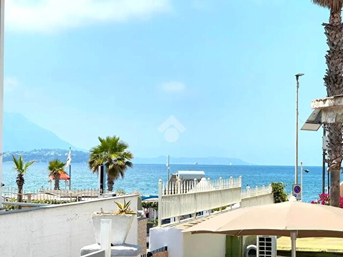 Casa quadrilocale in vendita in Via Dragonara, Bacoli