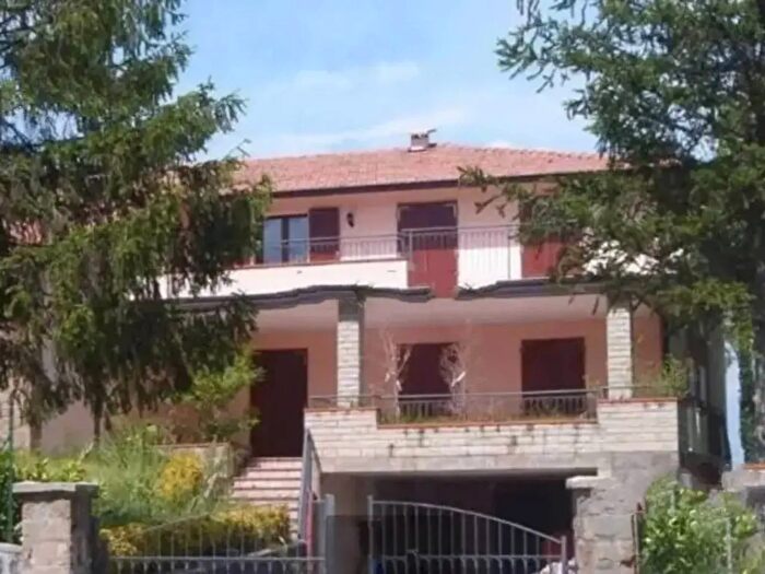 Casa con 20 locali in vendita in Casina