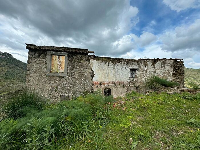 Casa con 8 locali in vendita in Castiglione Di Sicilia
