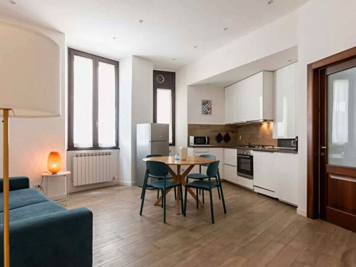 Appartamento trilocale in affitto in Via Piacenza, Porta Romana Medaglie dOro, Milano