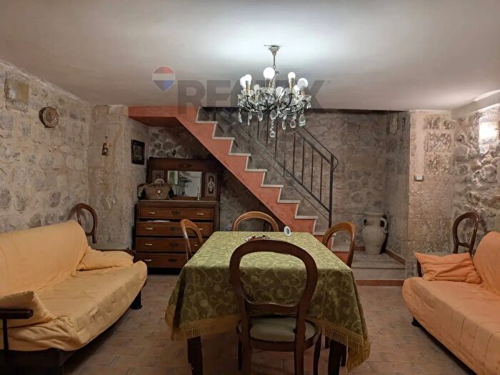 Casa trilocale in vendita in Via Michelangelo Buonarroti, Scicli