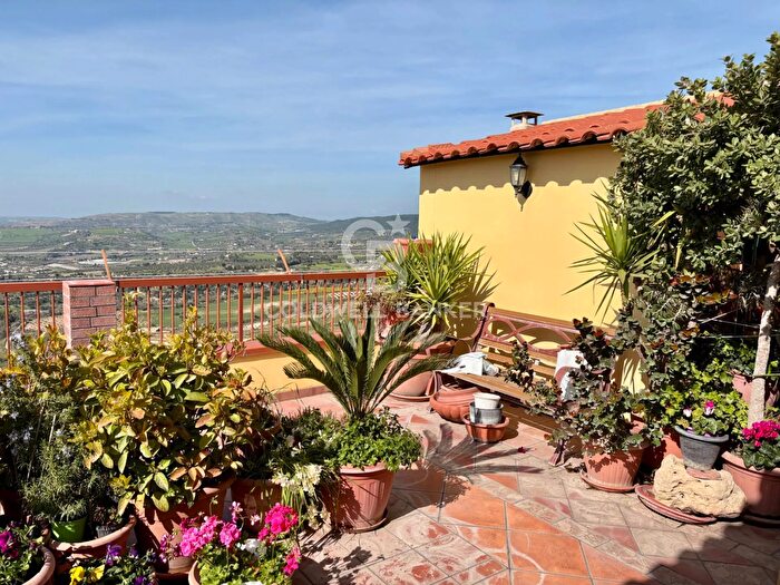 Appartamento con 5 locali in vendita in Corso Kennedy, Chiaramonte Gulfi