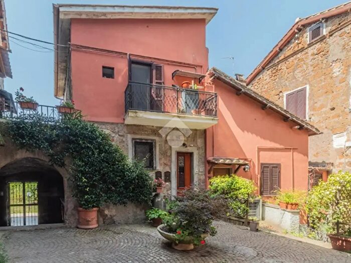 Appartamento trilocale in vendita in Via Giovanni Andrea dell'Anguillara, Sutri