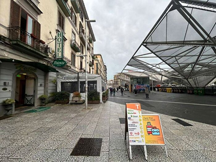 Appartamento bilocale in affitto in piazza Garibaldi, Garibaldi Ferrovia, Napoli